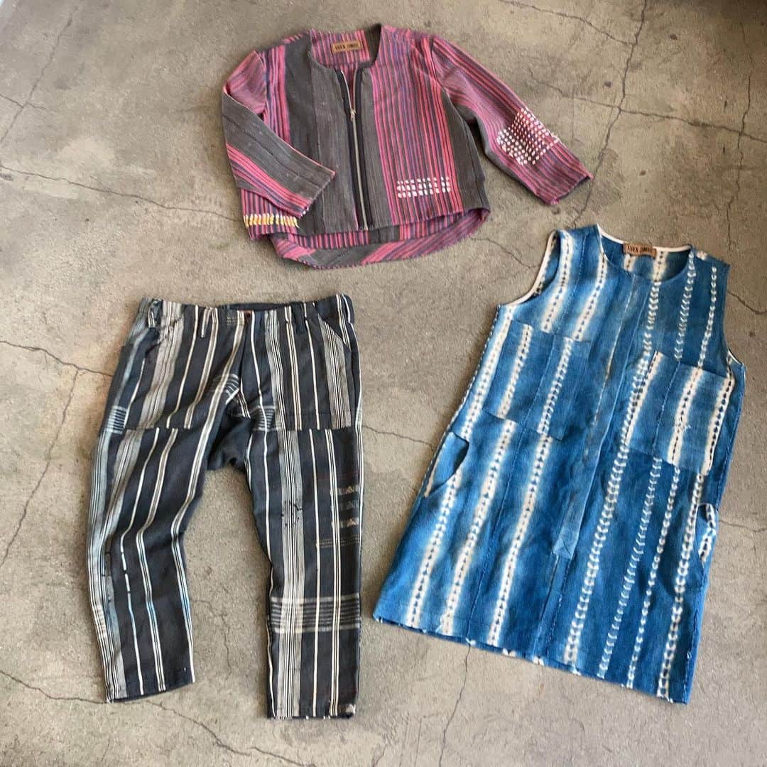 カレンザンボスビンテージクチュールのインスタグラム：「New one of a kind pieces by yours truly. All made from vintage mud cloth. DM for details! #oneofakind #karenzambos」