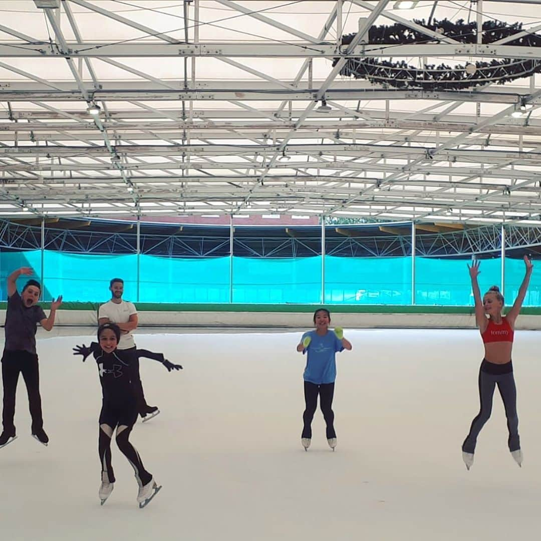 Phil Harrisのインスタグラム：「Home after a fantastic week away with this mad bunch!!! A much needed motivational boost for us all! 🙌🏼✨ Thank you to everyone at Haarlem rink for the warm welcome and great hospitality. Shame the quarantine rules changed when we were there but it was definitely worth it 👊🏼💪🏼⛸🇬🇧 #throwbackthursday  . . . #throwback #backontheice #coaching #coach #coachlife #iceskating #iceskater #figureskating #figureskater #athletes #happiness #happy #happiness #loveoursport #athletes #covid19 #jacksonfamily #matrixblades #teamwork #200」