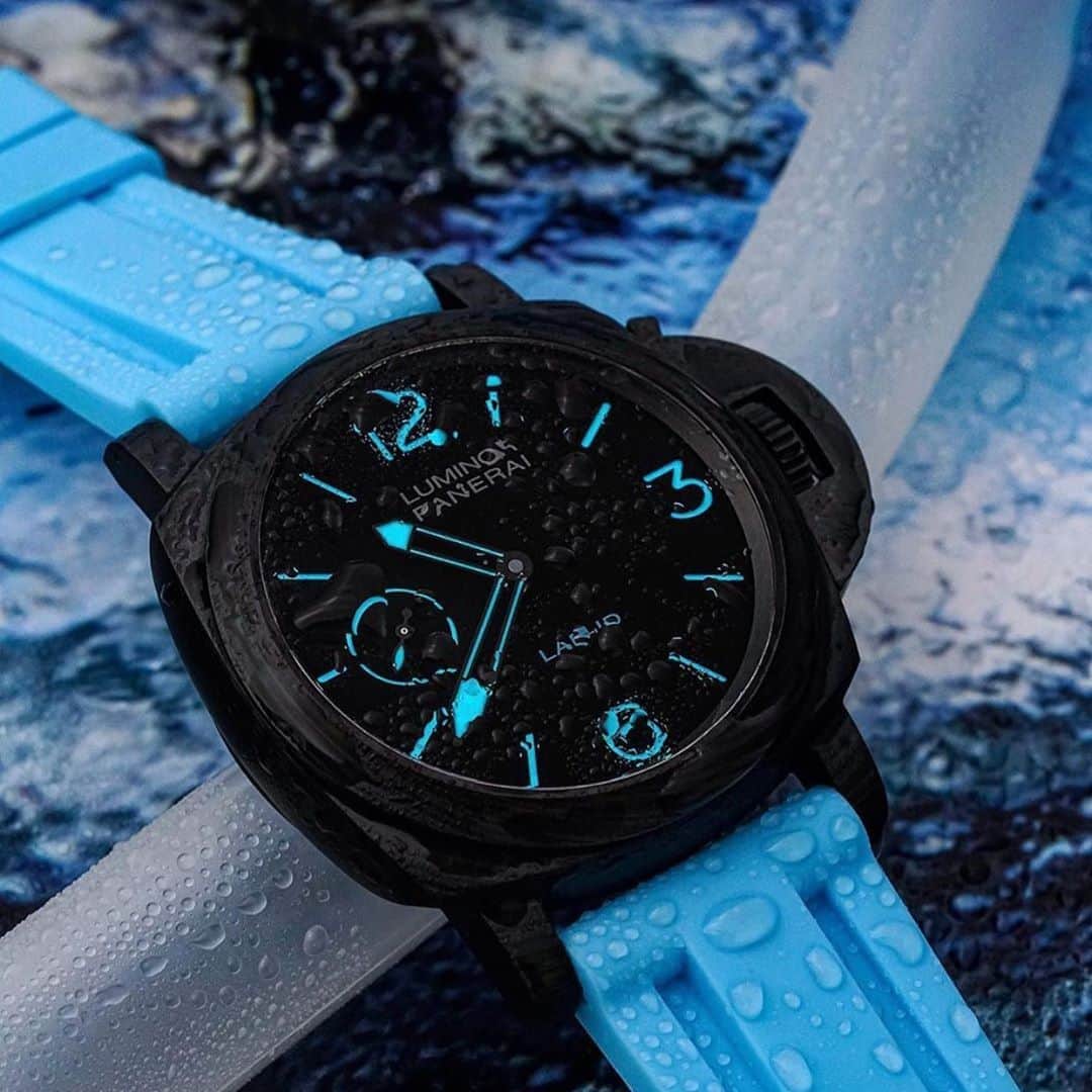 パネライのインスタグラム：「How well does that strap work with the amazing #Panerai #PAM700 LAB ID.  The 50 Year warranty on this isn’t bad either. Pic by @watchstylo #paneraicentral」