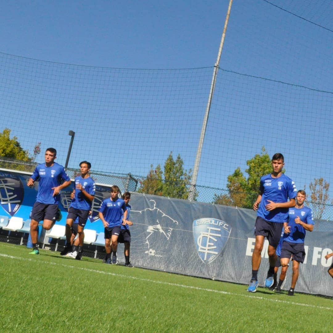 エンポリFCさんのインスタグラム写真 - (エンポリFCInstagram)「Ha preso il via oggi al Centro Sportivo di Monteboro la nuova stagione dell’Under 17 azzurra, guidata quest’anno da Andrea Lisuzzo.  Questa la rosa a disposizione del tecnico azzurro: PORTIERI: Gian Marco Fantoni, Mattia Fontanelli, Jacopo Stefani DIFENSORI: Simone Barsi, Gabriele Guarino, Gabriele Indragoli, Duccio Lazzeri, Lorenzo Macchi, Sergio Sartini CENTROCAMPISTI: Simone Baggiani, Matteo Bucchioni, Omar Giubbolini (dal Fucecchio), Kevin Guadalupo (dal Demma Ribolla Calcio), Lorenzo Ignacchiti, Luca Marianucci, Alessio Regoli, Alessandro Renzi ATTACCANTI: Tommaso Cappelli, Guido Corsi, Filippo Falsini, Riccardo Fini, Elia Menga (dall’Aquila Montevarchi), Filippo Panicucci, Andrea Sodero」8月21日 3時41分 - empoli_fc_official