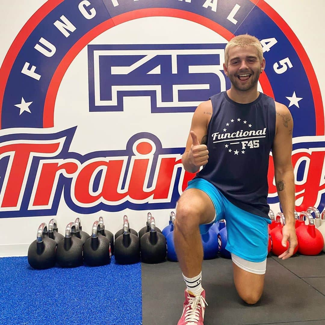ジャック・グリフォーのインスタグラム：「Excited to be joining the ambassador F45 fam and getting in the best shape of my life!! 💪🏼 @f45_training @f45_training_centralburbank」