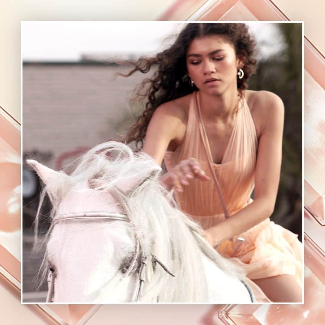 Lancôme Officialさんのインスタグラム写真 - (Lancôme OfficialInstagram)「Follow @Zendaya and go higher than high, faster than fast with Idôle le Grand Parfum.100 ml of unbridled confidence — you’ll never get over it. #Lancome #Idole #IdoleByLancome」8月21日 3時58分 - lancomeofficial
