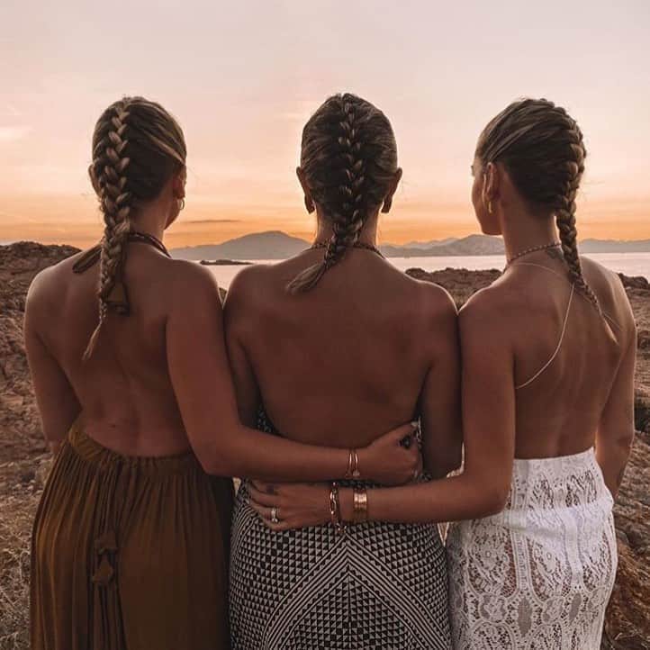I N S T A B R A I Dのインスタグラム：「Tag a friend you miss! 🤍」