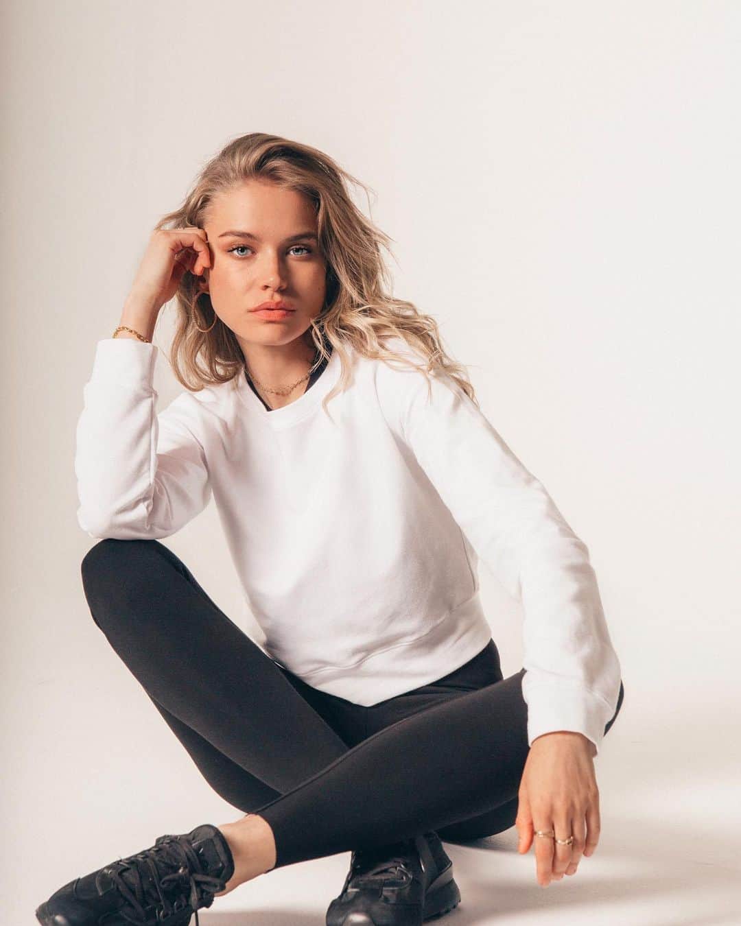タニヤ・ミティアッシーナのインスタグラム：「🐣home uniform😛uniform at home?」