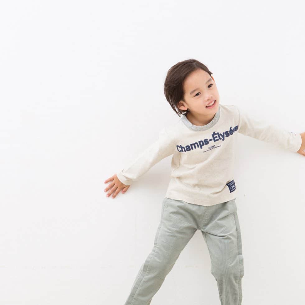 TAPPETのインスタグラム：「2020AW  フロッキープリントTシャツ  袖口のエッフェル塔がたまらなくかわいいです。  肌触りのよい生地で柔らかく、分厚すぎずロングシーズン着ていただけるアイテムです。  color:オートミール、パープルネイビー、ブルー  2020AW、順次予約販売を開始しております。 今から8月中にお届け🚚 詳しくはオンラインショップをご覧ください。」