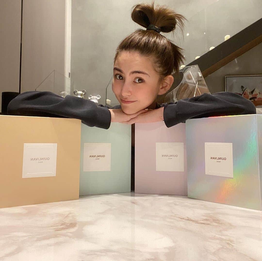 ハンナ・クインリヴァンのインスタグラム：「新色來囉～💜💛💚🤍把自己喜歡的顏色做成包裝盒好療癒💕💕」