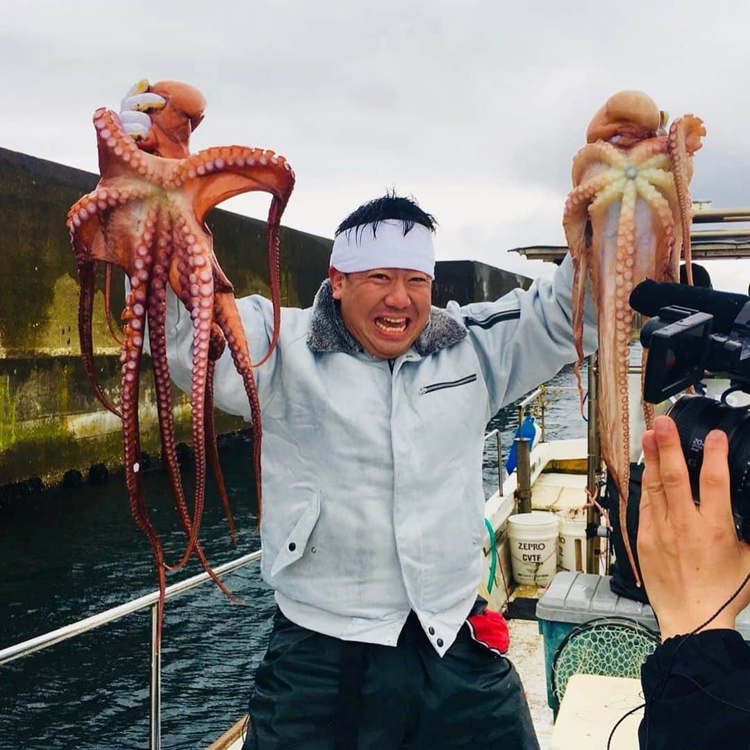 川原豪介さんのインスタグラム写真 - (川原豪介Instagram)「今日で39歳になりました！両親に感謝です！39歳のテーマは元気モリモリです！初心を忘れず汗かいて前向きに頑張ります！チャンスも生き物もいっぱい掴んでいけるよう頑張ります！よろしくお願いします！ぬぬんっ！」8月21日 14時27分 - blueriver_kawa