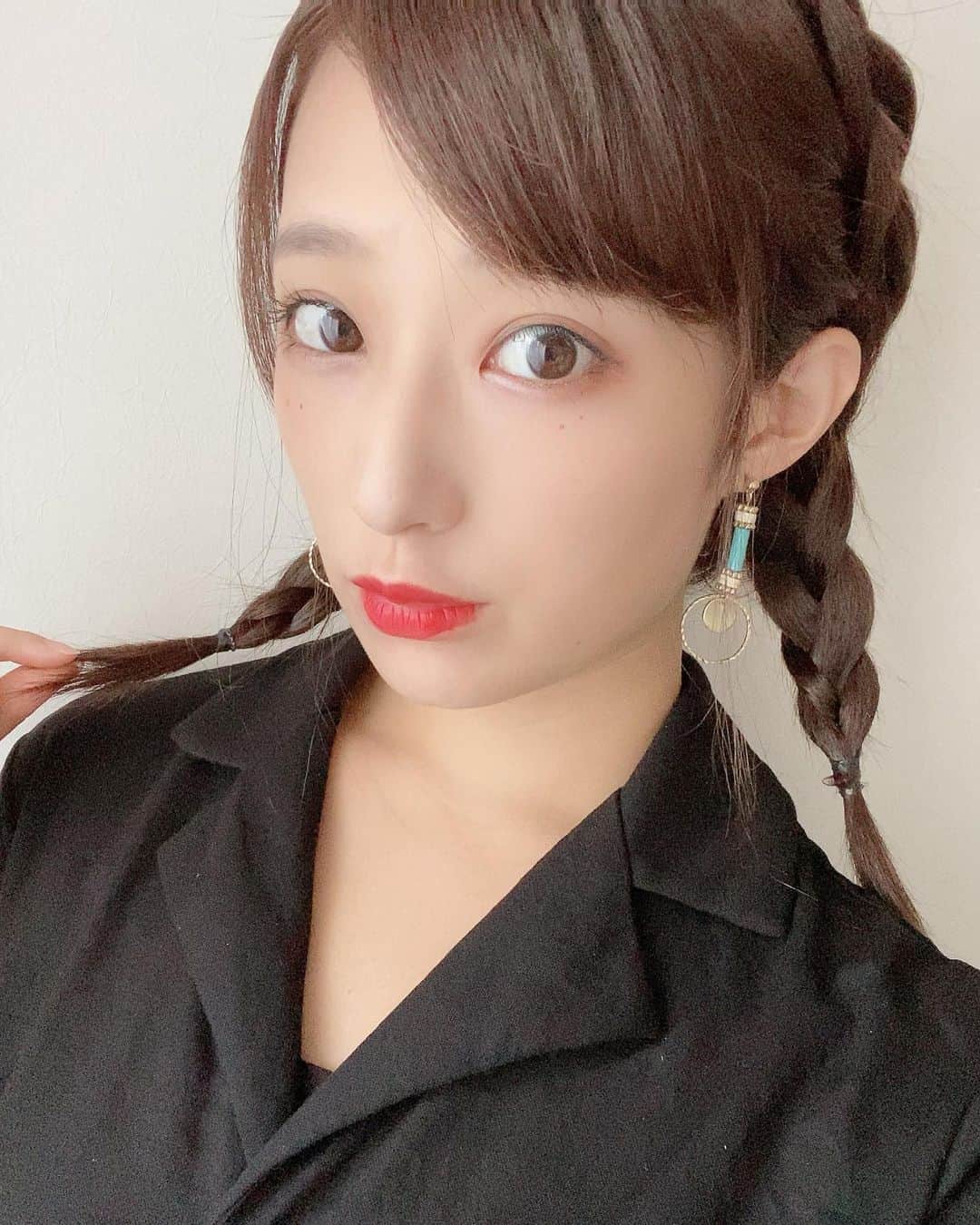 ミクのインスタグラム：「👧 　#turquoise #earring #hairstyle」