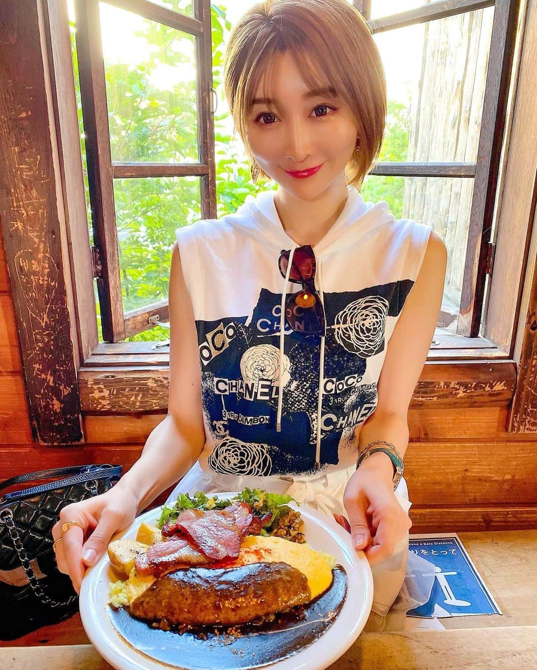 JUNKO（飯田順子）さんのインスタグラム写真 - (JUNKO（飯田順子）Instagram)「唯我独尊の オムカレー🍛 ・ ルー🍛のおかわりは 『ルールルルー』って大きな声で言わないともらえないからね🤭🤭 ・ しかもルー🍛は最初少なめだから 必ずおかわりしなきゃ足りない感じになってるところが にくいね😆 ・ ふわろとのオムカレーと ベーコン🥓ソーセージ美味しかった😋  #唯我独尊#唯我独尊カレー #オムカレー#ふわとろオムカレー#北海道#北海道グルメ」8月21日 14時42分 - jun__ko_