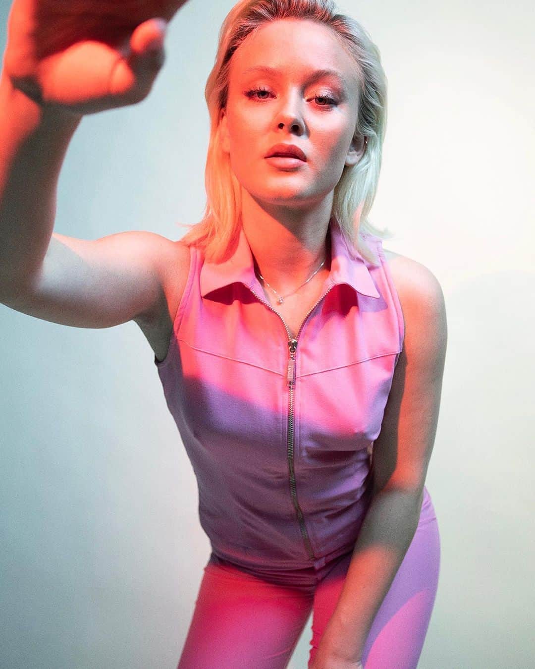 V Magazineさんのインスタグラム写真 - (V MagazineInstagram)「When it comes to pop, reinventing the wheel isn't the only way to spin it and Swedish singer-songwriter @zaralarsson can certainly attest to that! Following up 3 years after the release of her second studio album #SoGood, the now 22-year old is back and better than ever with her upcoming album #LoveMeLand. Lensed by photographer @arvidabystrom, the pop star gets candid with V’s digital director @mathiasrosenzweig to talk life in quarantine, her upcoming album and discusses the consistent theme throughout her music. Link in bio for the full story! 💗🎧 — Photography: @arvidabystrom Fashion: @dogi_ Interview: @mathiasrosenzweig Photo Assistant: @felixohlund Fashion Assistant: @kmilenskaya  Zara wears all clothing @versace」8月21日 5時46分 - vmagazine