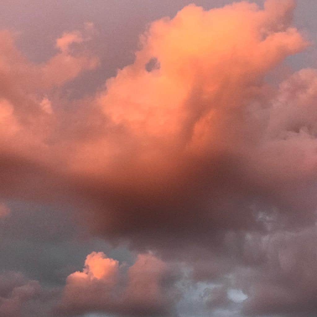 ドリス・ヴァン・ノッテンさんのインスタグラム写真 - (ドリス・ヴァン・ノッテンInstagram)「Spoiled with Turner clouds at home #driesvannoten #clouds #likeapainting」8月21日 6時04分 - driesvannoten