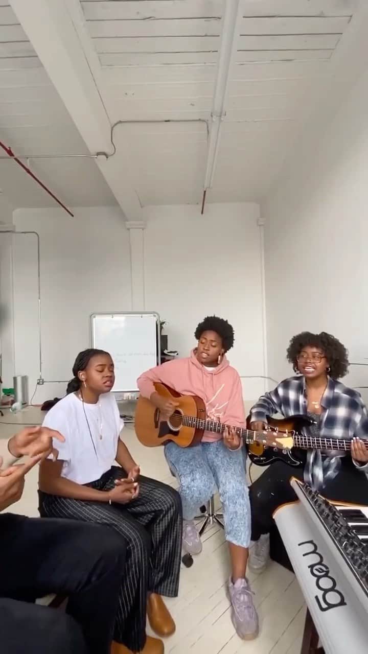 Paul Octaviousのインスタグラム：「I discovered this siblings band @infinitysong today and I’ve fallen in love. Grab a glass of something and chill listening this for the rest of the afternoon.  “This week we took on one of The BeeGees most popular songs and made it our own. Hopefully you guys feel the love.💛💛 @beegees #musicalfamily #randb #gospelsingers #howdeepisyourlove #theyhavetherange #infinityssong #afros #popmusic #soulfoodsunday」