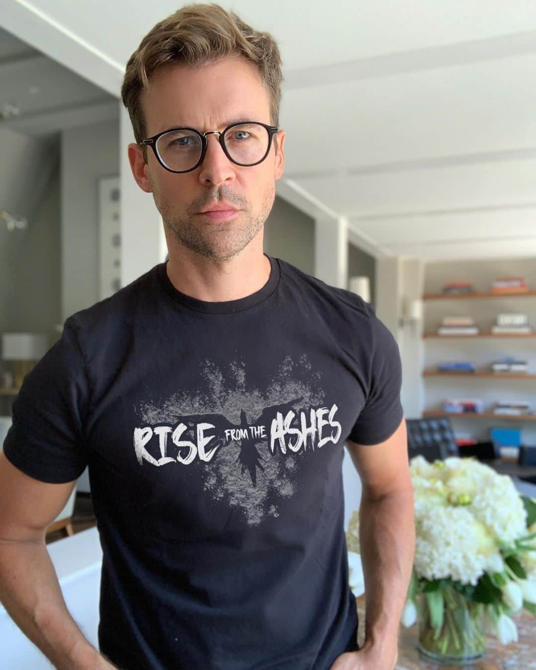 ブラッド・ゴレスキーのインスタグラム：「I am joining my friend @zuhairmuradprivate & @zuhairmuradofficial in helping the people of Beirut who have lost so much in this devastating tragedy.  100% of the profits from this limited edition tee will support the efforts of Offrejoie who are on the ground responding to humanitarian needs. Please join us and get yours at represent.com/Beirut (link in bio) #risefromtheashes」