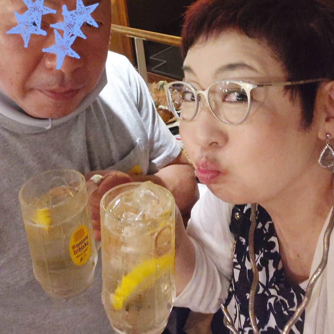 菊田あや子さんのインスタグラム写真 - (菊田あや子Instagram)「暑いなか🔥銀だこ🐙  先日のお祝い会のあと、もう少し行く？に丁度良かった#渋谷銀だこ🐙酔って寄った顔😋  なるほど～今どき飲みハイボール、氷はメチャ多かったけど💦なんかノリですゎあね  standingでまぁ軽く一杯で1000円🍺🐙みたいな？！わたし、遅ればせ銀だこデビュー(笑)  外国人には絶対👍️なstyleなのに、、コロナ😡 観光、飲食、芸能、苦し過ぎますよね⤵️  世界のワクチン💉💉💉頑張って下さい～🙏  酷暑猛暑😱来週過ぎ迄？週末は☔️予報だし、 必ず終わるから どうぞご自愛くださいね☘️  #菊田あや子 #グルメリポーター #テレビリポーター #銀だこ食べた  #渋谷の銀だこ #ハイボール酒場 #写真がボケる問題 #暑い時には #二次会に気楽な #暑さに負けず  #週末は雨予報  #今日も暑さ対策 #やることいっぱい  #心身を元気にいなくちゃ」8月21日 7時54分 - ako.ayakokikuta