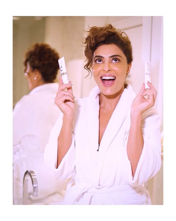 のインスタグラム：「Todo mundo tem um ritual antes de dormir, né? O meu é cuidar de mim 💙 Não deixo de fazer meu skincare por nada. A nova linha de cuidados @vult tem tudo que eu preciso pra deixar minha pele mara, de um jeito simples e descomplicado 😍 Antes de tudo, skincare. Acesse Vult.com.br para obter os produtos da linha. #Vult #AntesDeTudoSkincare #skincare #ad」