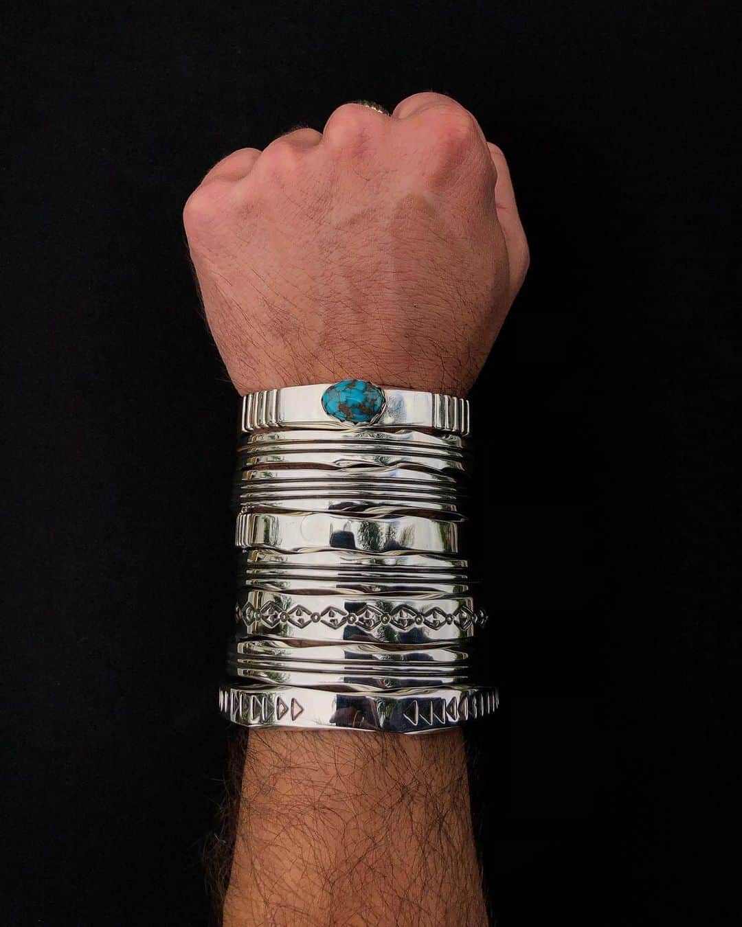 Grace Bonneyのインスタグラム：「Waddie CrazyHorse is a 3rd-generation silversmith who currently works alongside his family in Cochiti Pueblo, NM. He apprenticed with his father, Cippy CrazyHorse, during high school and has been unable to step away from the workbench. Much of his jewelry features bold lines and clean negative space designs where 'less creates more.' Waddie also loves photography and the excuse it gives him to travel and explore our diverse world. Waddie's pieces are contemporary interpretations of traditional methods, honoring the past while also emphasizing Indigenous innovation (which is an apt reflection of his exuberant personality.) You can find Waddie's work on Instagram @crazyhorseclassics and on the web at: www.crazyhorseclassics.com/ - @matikawilbur from @project_562」