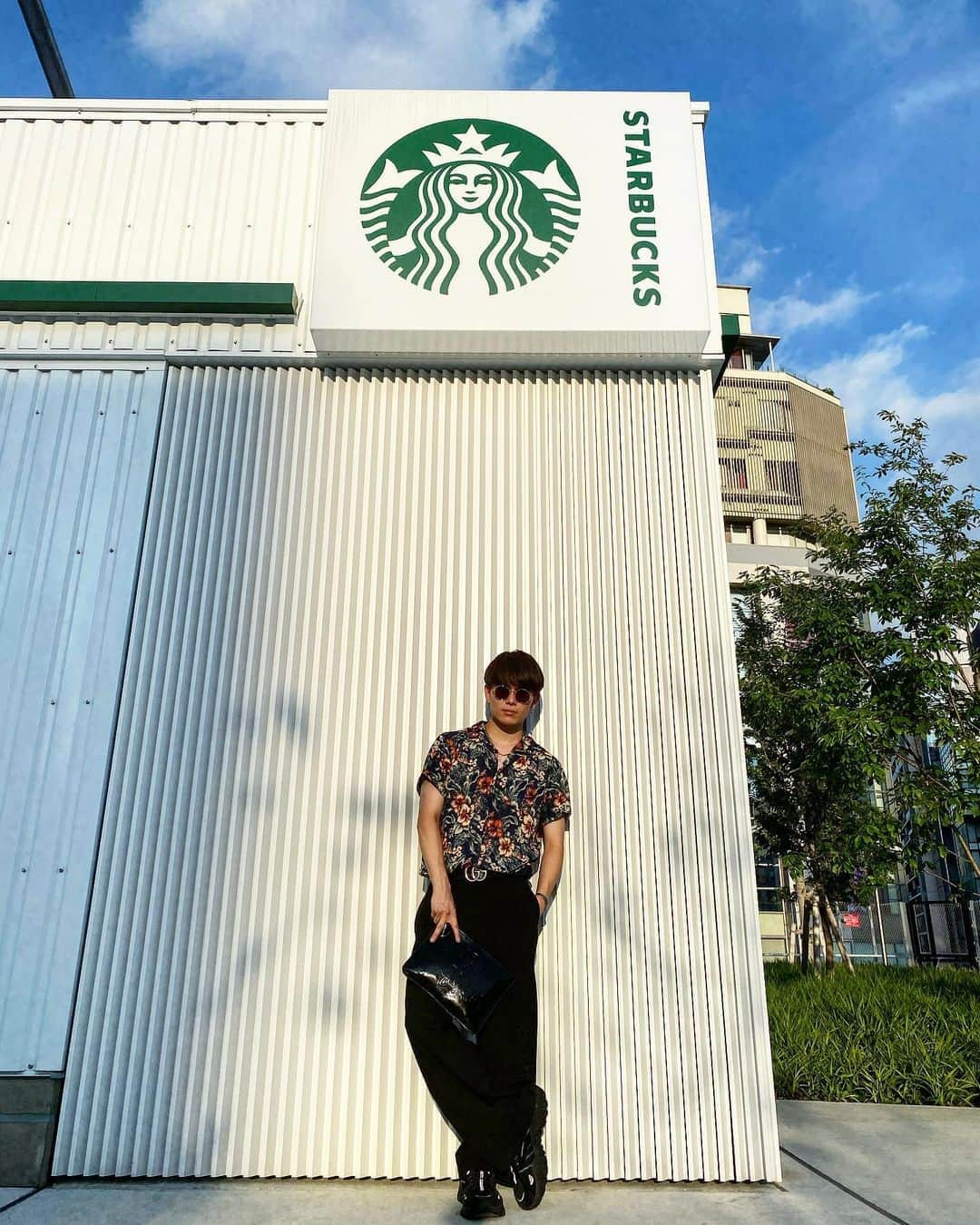 中村悠太のインスタグラム：「Starbucks☕️ #followme #followbacknow #like4like #ootd #tbt #ldh #岩田剛典 #登坂広臣 #白濱亜嵐 #justinbieber #カフェ  #サロンモデル #サロモ #渋谷 #メンズカット #撮影依頼募集中 #いいね返し #東京 #中村悠太」