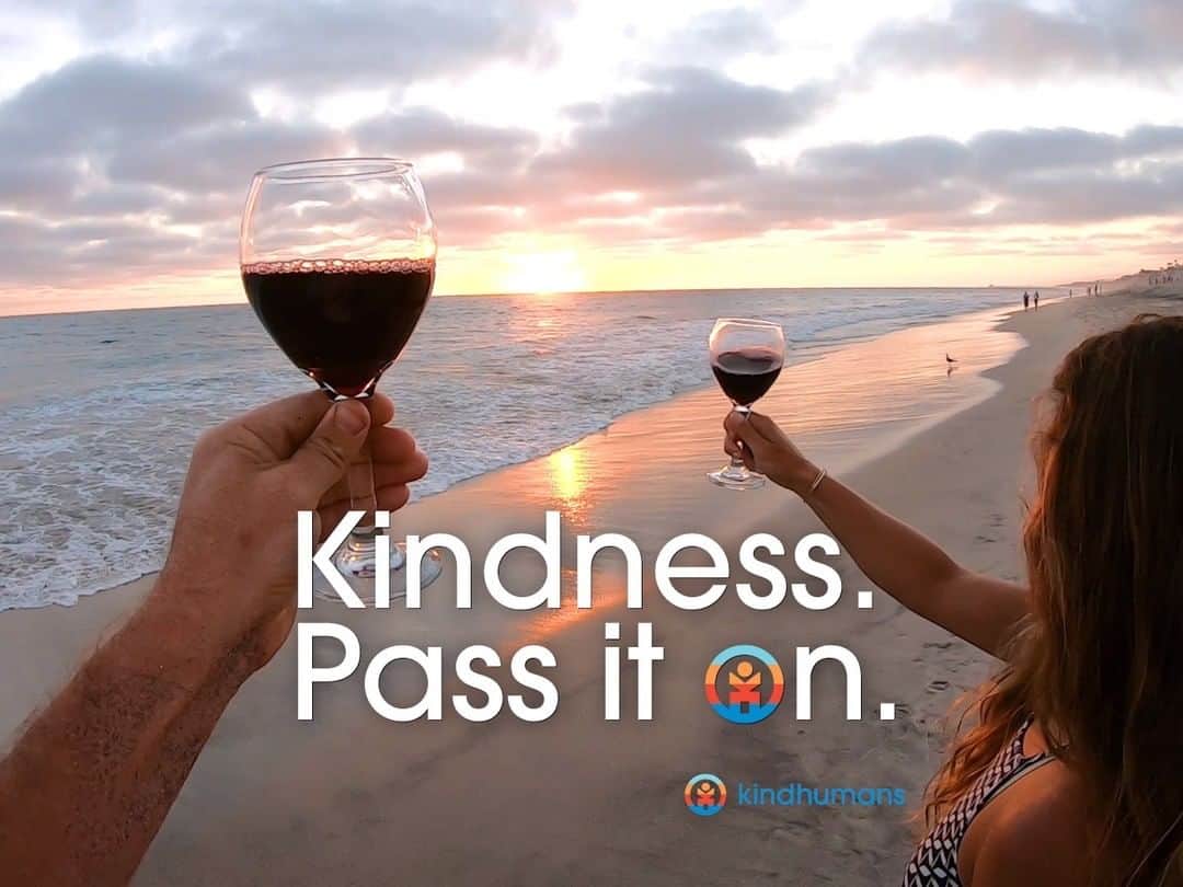 スティーヴン・アメルのインスタグラム：「Kindness. Pass it on. We are really excited to be teaming up with our friends at @kindhumans_movement to create a red blend that will benefit four causes that benefit kids, protect our planet, and fund humanitarian aid.   Kindness Wine is available to pre-order now in the NP Shop and will also be included in the September 1st edition of The Founder's Club! All orders will begin shipping the first week of September.   One thing that was very important to Kindhumans during the creation process of Kindness Wine was sustainability, so Sean Boyd took all of these things into account when producing this blend. From grape to glass.   You can learn more about the blend, the causes it supports, and Kindhumans by visiting the link in our bio or heading over to kindnesswine.com Cheers!」