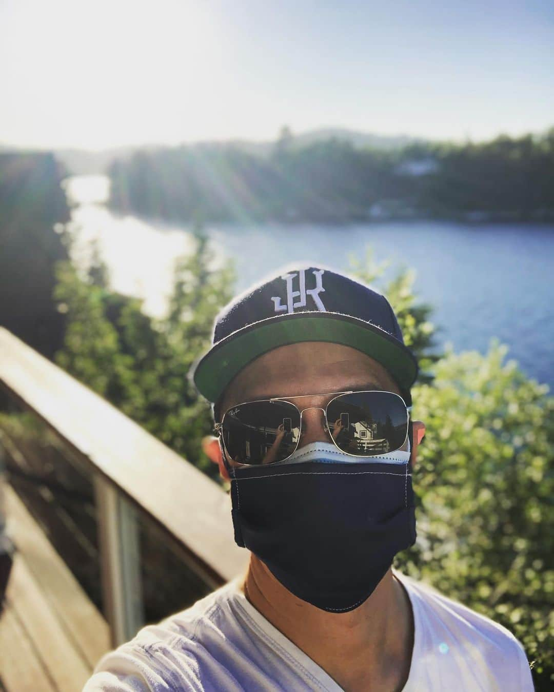 レジー・リーのインスタグラム：「I promise I’m smiling. Somewhere. Under there. #tb #lakearrowhead #hopeeverybodysgettingoutside」