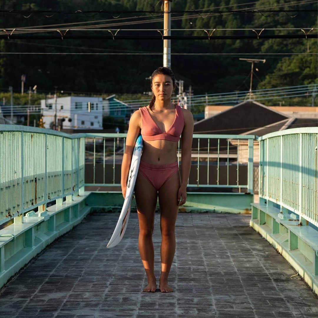 BILLABONG WOMENSさんのインスタグラム写真 - (BILLABONG WOMENSInstagram)「Meet @shinomatsuda, professional Billabong surfer who is leading the next generation of surfers in Japan. At only 17, the goofy-footer from Shonan has already secured a provisional spot in the 2021 Olympic Games’ first- ever surfing competition.  ”For me, surfing is a constant challenge. It’s exciting and gives me clarity on my dreams and goals. I hope, for that reason, it becomes more popular for women everywhere.” #KnowTheFeeling」8月21日 9時05分 - billabongwomens