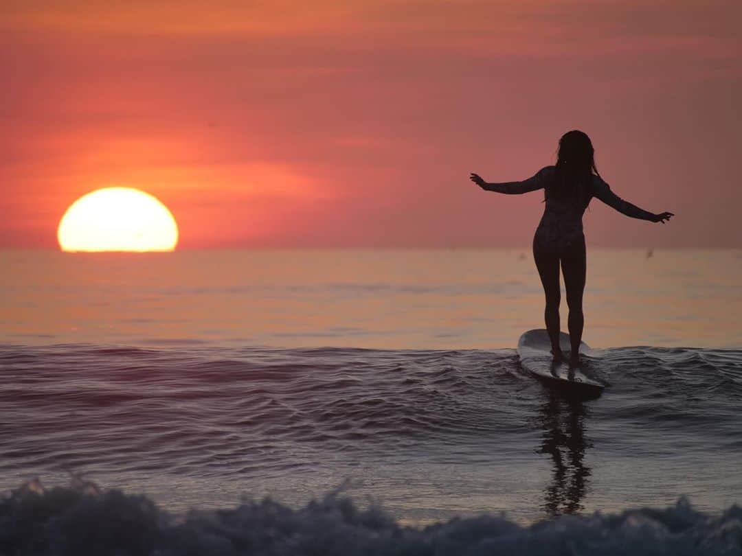 田岡なつみさんのインスタグラム写真 - (田岡なつみInstagram)「今日の朝陽🌹  #sunrise#surfing#longboard#torami#beach#beautiful#morning#japan」8月21日 9時08分 - natsumitaoka