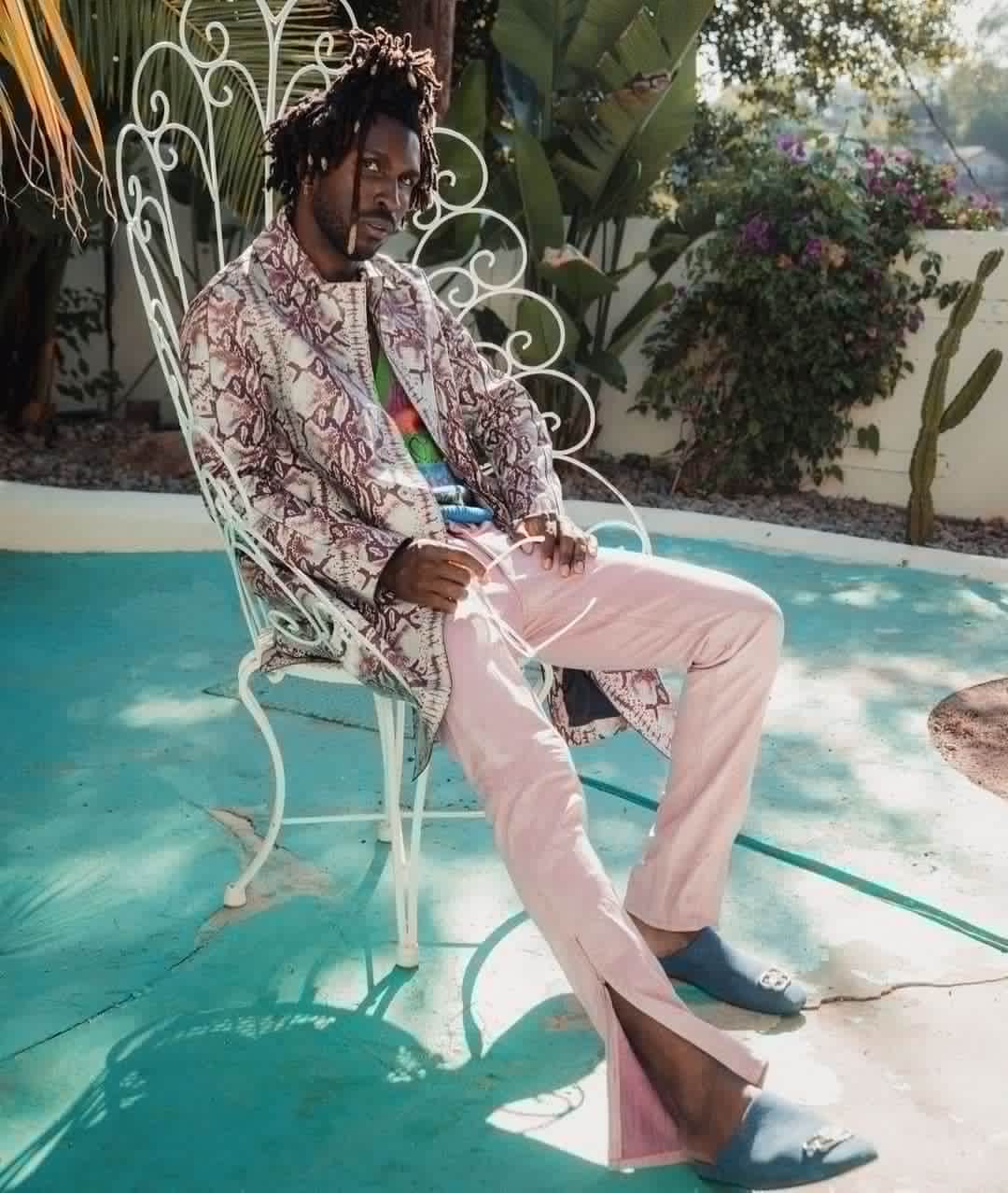 Flaunt Magazineさんのインスタグラム写真 - (Flaunt MagazineInstagram)「“I was always right where I am, here, today. That’s the honest truth. I was always going to be this," says @SaintJhn in his cover story, when asked about place in culture.  ⠀⠀⠀⠀⠀⠀⠀⠀⠀ Get to flaunt.com to read the full interview, watch the Flaunt Film, and buy the issue!   ⠀⠀⠀⠀⠀⠀⠀⠀⠀ Saint Jhn wears @dior by @mrkimjones coat and vest, talent’s own pants, @BALENCIAGA slides, @CELINE sunglasses, and @JASONOFBEVERLYHILLS necklace.  ⠀⠀⠀⠀⠀⠀⠀⠀⠀ Photographed by Lowfield  @lowfield_official  Styled by Zoe Costello  @zoecostello Styling Assistant: Brandon Yamada  Written by Sun-Ui Yum @snnyym Groomer: Courtney Housner  @chousner using @DIOR Backstage Face & Body Foundation and Backstage Face & Body Primer. ⠀⠀⠀⠀⠀⠀⠀⠀⠀ #Lowfield #SaintJhn #Roses #ZoeCostello #SUMMEROFOURDISCONTENT #Prada #Porsce」8月21日 9時24分 - flauntmagazine