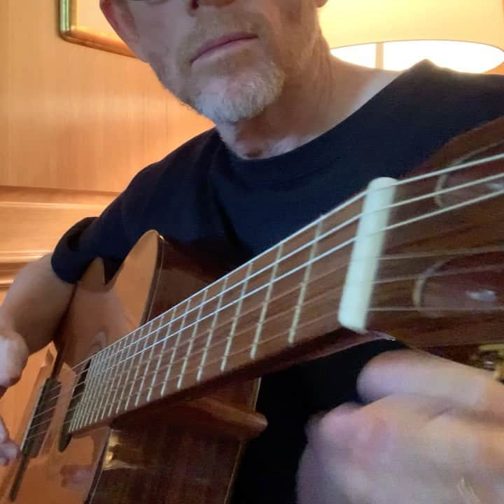 ロン・ハワードのインスタグラム：「Here’s a little tune which kind of emerged while I was noodling around on my guitar during these pandemic days and evenings」