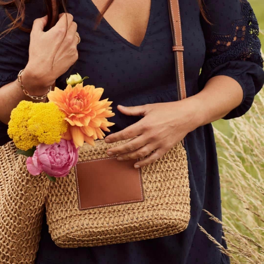 アクセサライズのインスタグラム：「For you: a bouquet of bags  Tap the link in our bio to shop #Accessorize」