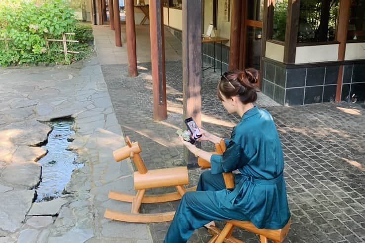 舞川あいくさんのインスタグラム写真 - (舞川あいくInstagram)「🕊湯布院 玉の湯🕊  湯布院御三家の「亀の井 別荘「山荘 無量塔」、 そして「由布院玉の湯」。  楽しみにしていた３名宿。 すべてが素朴で懐かしくて古里に帰ってきたような ゆっくりと流れる時間。 思わず童心に帰ってしまう場所 大人になるとこういう場所が愛しく感じるなぁ。  . #温泉 #由布院玉の湯 #湯布院御三家 #travel #vacation #onsen」8月21日 15時01分 - aiku_0817__