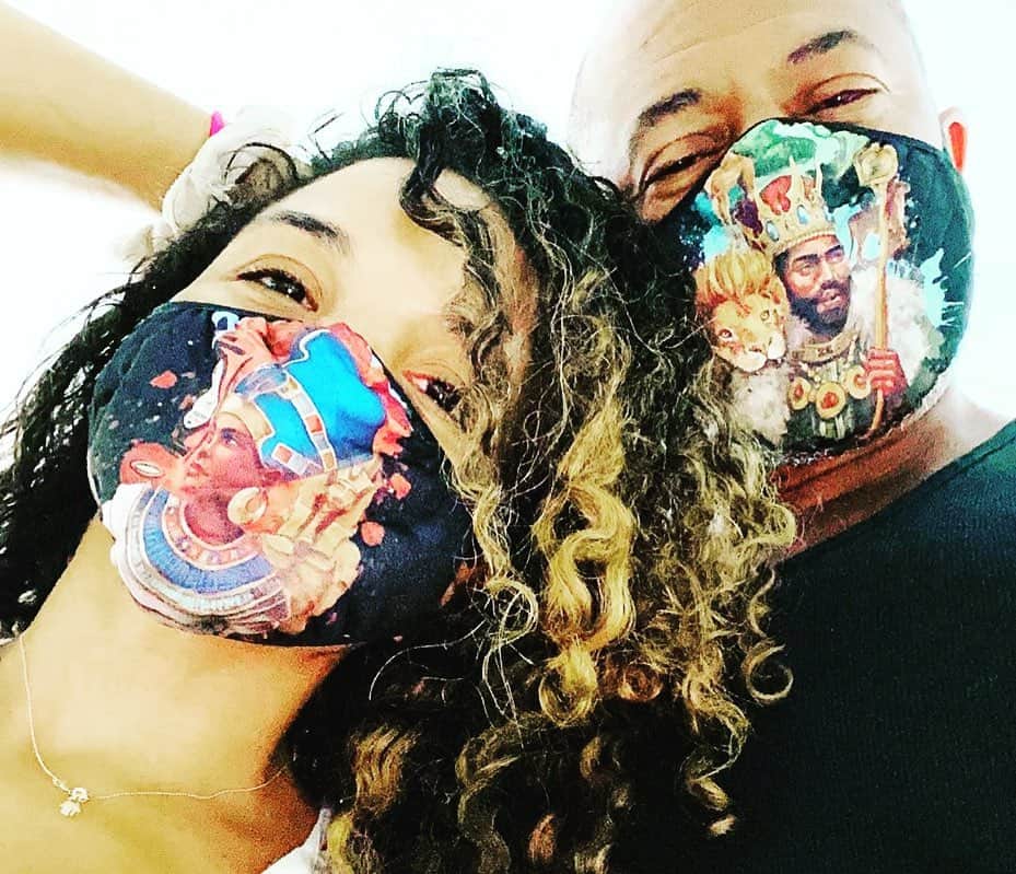 ロックモンド・ダンバーのインスタグラム：「Posted @withregram • @mrs_maya_dunbar A huge THANK YOU to @beautandbeastllc !!!! We love absolutely every single item she makes. The masks are EVERYTHING and comfortable. I've posted before about her amazing melanin series which we utilize and incorporate into our history curriculum. Notebooks...beautiful. The kids love seeing the bright, beautiful colors and faces that look like them! #blackhistory #blackhistory365 #blackbusiness #blackenterprise #blackentrepreneurs #blackhistoryisamericanhistory #representationmatters #beautandthebeast」