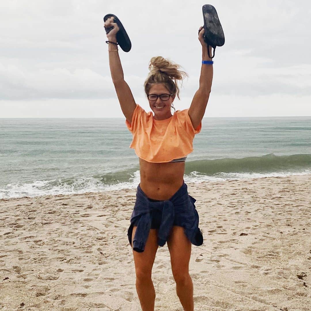 トリー・ウィルソンのインスタグラム：「. To me, being called a “dork” is a compliment. Because dorks aren’t trying to be anything other than who they are. Dance to your own damn beat of the drum. However offbeat & spazzy it might be. 😆✌🏽」