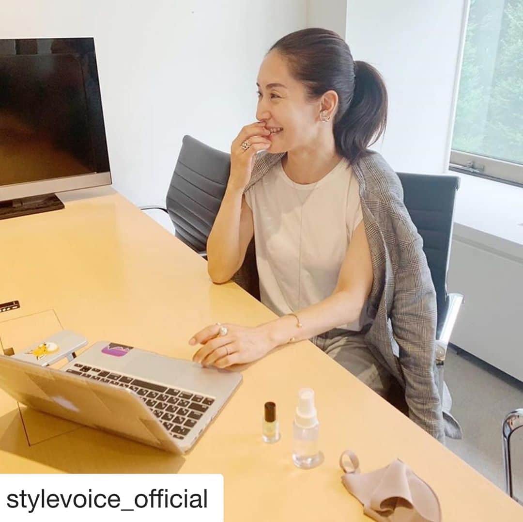 のインスタグラム：「STYLEVOICE.COM （@stylevoice_official） コラムの連載 ファッション&美容、今気になるモノ・コトについてお話させて頂いてます。  スタイリスト亀恭子の 「秋、着たい服WISHLIST」 stylevoice で取り扱っている沢山のブランドの中から気になるアイテムもピックしてます。  STYLEVOICE.COM(@stylevoice_official ） ぜひ読んでください^ ^  #stylevoice #スタイルヴォイス #2020fw  #Repost @stylevoice_official with @get_repost ・・・ 上品なエレガントスタイルから﻿ カジュアルなミックスコーデまで、﻿ 洗練された大人スタイリングで﻿ 支持を受け続けるスタイリスト亀恭子さん。﻿ 各ブランドの秋の展示会や秋の﻿ ファッション撮影で大忙しな亀さんをキャッチ！　﻿ ﻿ この秋、どんなおしゃれを狙ってるか、﻿ STYLEVOICEでお買い物予定の﻿ アイテムを聞いてみました。﻿ ﻿ ぜひストーリーからご覧ください✨﻿ ﻿ #stylevoice #スタイルヴォイス﻿ #亀恭子#秋#トレンド#秋アイテム﻿ #秋服 #秋服コーデ #秋服欲しい」