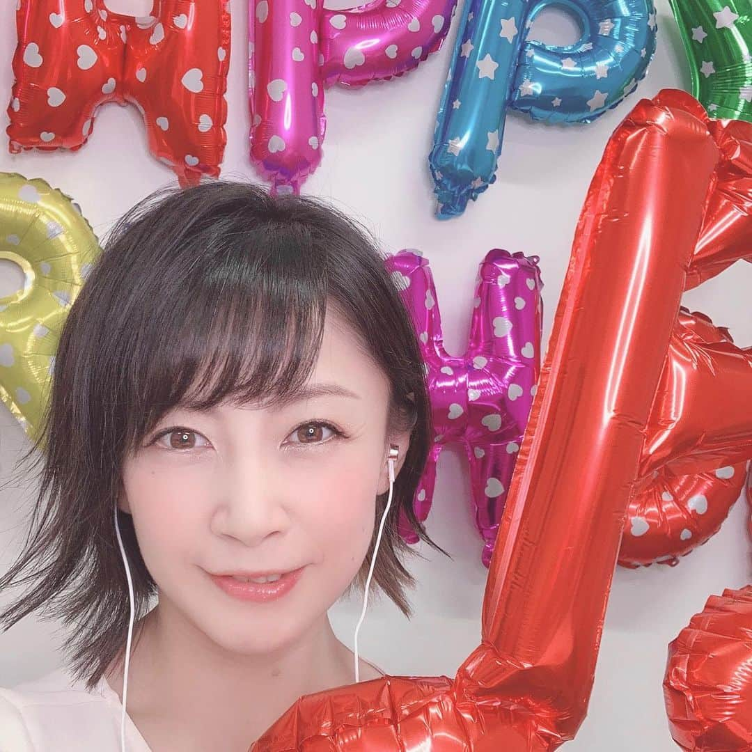 美郷あきさんのインスタグラム写真 - (美郷あきInstagram)「昨日、8月20日はマリフォ2周年記念日でした🎉  という事で、 マリフォYouTube公式チャンネルにて初の生配信をしました。  1時間があっという間に過ぎました。 楽しすぎました。  チャットでもファンのみんな参加してくれて喜んでくれていて嬉しかったです💝  みんなと記念日当時に乾杯できて嬉しかったな🥂🍻㊗️ 世界中から参加してくれたみんなどうもありがとうございました☺️  スタッフの皆さまもお疲れさまでした🍫  マリフォの2nd LIVE🎶は来年 2021年6月5日 @赤羽ReNY alpha https://www.mary4tunes.net/  進化したいな🎀 💪 マリフォにしかできないエンターテイメントをお届けしたい🌟  #マリフォ #生配信 #youtube #2周年 #記念日 #2歳 #チャンネル登録お願いします #乾杯 #お祝い #ワイワイ #トークライブ」8月21日 9時41分 - misatoaki