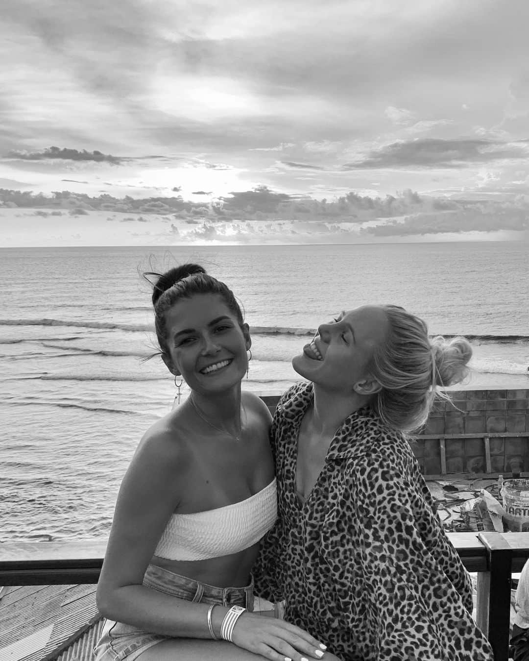 ローラ・エンバーのインスタグラム：「It your day @chloechapman! Our girl, You are one kind. You’ve walked through this roller coaster of year with your head high and heart strong. You are an absolute weapon, our little steve jobs always getting sh*t done for everyone and dancing through life at the same time - ps. I know you said I didn’t try to fix your hair at your wedding but in the last photo it looks like I was trying pretty hard 😂」