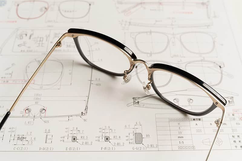 のインスタグラム：「Introducing Worry-Free Adjustment Service: Guaranteed 30-day warranty for frame adjustments and fitting services reimbursed up to $30, if you go to your local optometrist! ⚙️ At our JINS stores, we continue to offer free adjustments. However after purchasing your glasses online, we understand some of you aren't near a JINS store, which is why we came up with this service.   No matter where you are, you deserve a comfortable eyewear shopping experience - from the accessibility down to your frames fitting you properly.  Swipe through to see how this service came about!   Learn more at jins.life/worry-free  *For JINS frames only. This does not guarantee that your local optometrist or optical store will accept your frame adjustment. Terms apply.」