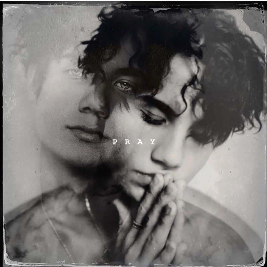 Dark Wavesのインスタグラム：「New @jadenhossler song Pray out today with @travisbarker. This song means a lot to me. I’m not religious and never prayed growing up. Aside from being baptized Greek Orthodox and going to a weekend church camp when I was 14 because @brianldunlap told me there would be hot girls there (he was right) I never thought about god. When I first got sober at 17 I was introduced to prayer and it made me super uncomfortable. Made me cringe, really. But I wanted to stay sober so I said fuck it and tried to have an open mind. Flash forward to 23 I wanted to get sober again (3rd time) but just couldn’t stop and part of me didn’t want to live anymore. I thought the easiest outcome would be if I just died in my sleep so started hitting my knees before bed and asking god to let it happen. I’m very grateful my prayers were unanswered and I’m so lucky I get to write about stuff like that now. It’s therapeutic for me still and I can only hope some of the music I write can connect with someone who might be having a similar experience.  p.s. hot girls aren’t enough to make church camp fun 🙏🏼」