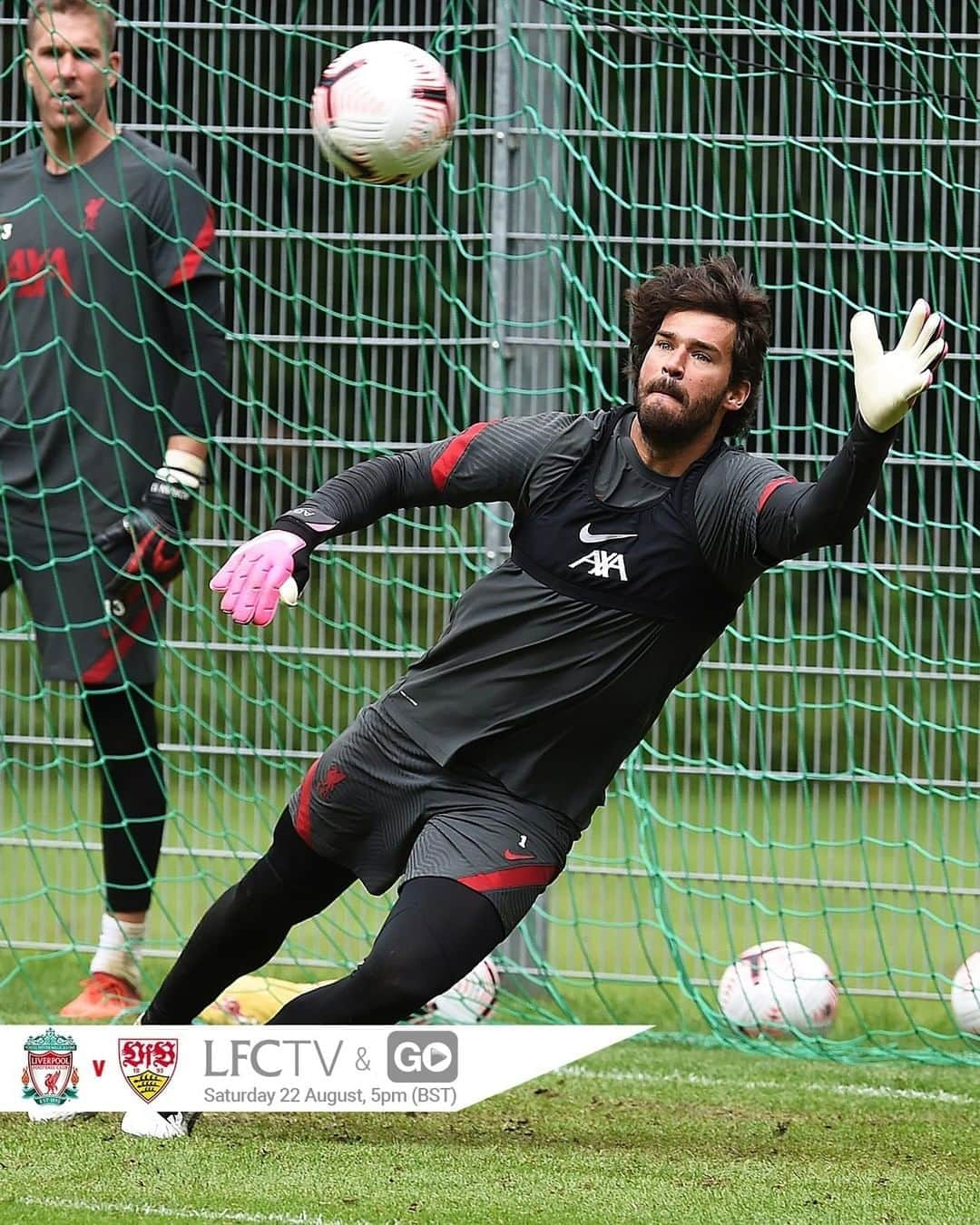 リヴァプールFCさんのインスタグラム写真 - (リヴァプールFCInstagram)「@alissonbecker pre-season mode: 💪💯 #LFCPreSeason #LFC #LiverpoolFC」8月21日 10時32分 - liverpoolfc