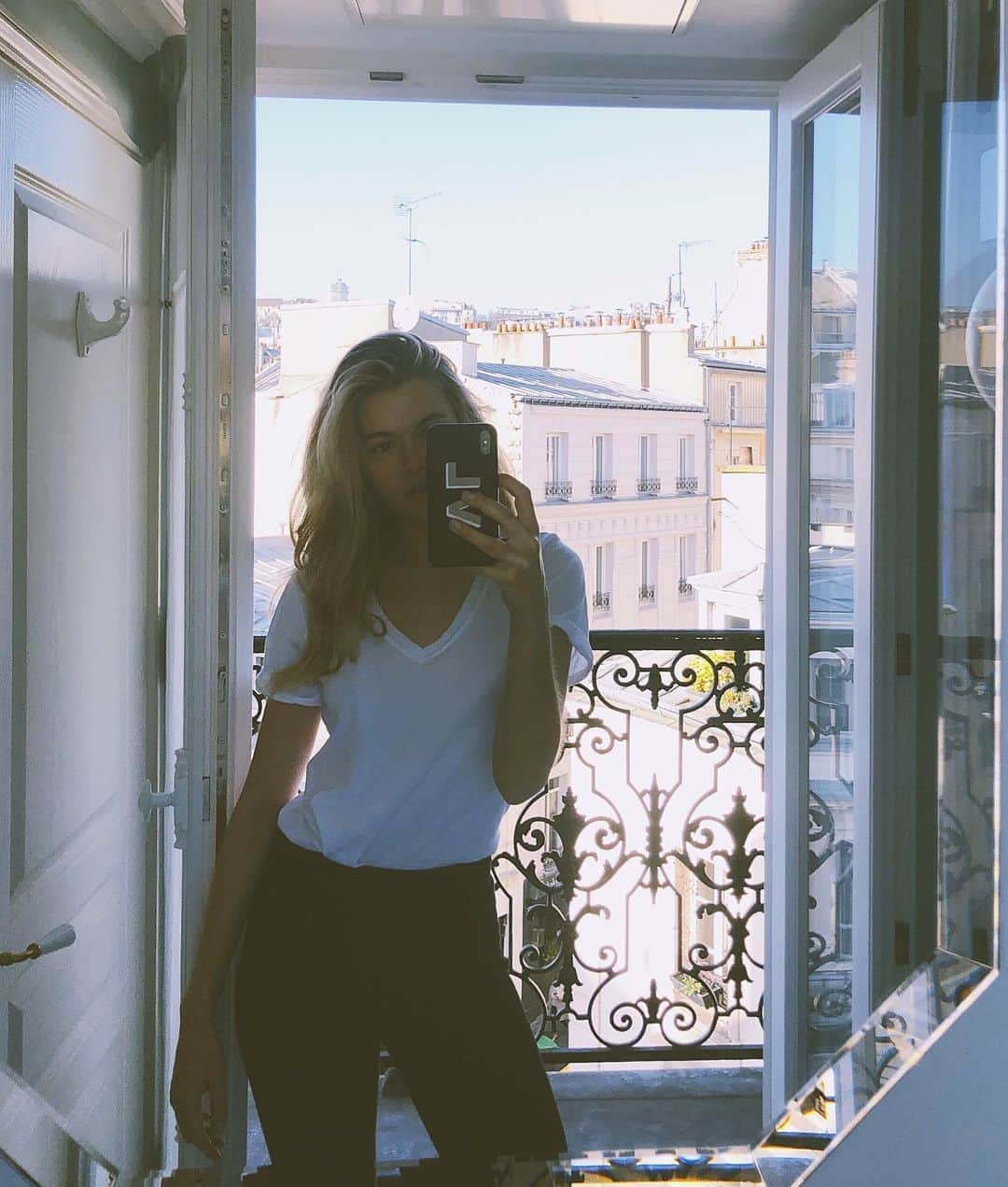 Victoria Leeのインスタグラム：「🦋🦋Paris in Feb.」
