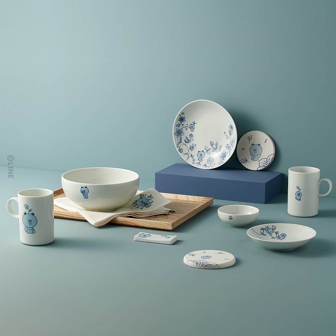 LINE FRIENDSさんのインスタグラム写真 - (LINE FRIENDSInstagram)「Beauty blooms in porcelain. BROWN & FRIENDS  KwangJuYo ⠀ Traditional porcelain maker Kwangjuyo and LINE FRIENDS join up for an elegant, special edition line up of porcelain-ware. 🍽 ⠀ KwangJuYo's signature lotus pattern 'MokBuYongMun' mingles with a specially illustrated BROWN, CONY and SALLY– a true collectors item! ⠀ Only Today at LINE FRIENDS COLLECTION For more👉Link in bio ⠀ Gift give-aways with every purchase. - One paper coaster per order (distributed randomly / BROWN or SALLY) - Due to limited stock, coaster may not be included after depletion ⠀ #KwangJuYo #Porcelain #Porcelainplate #Plate #Mug #Tray #NoodleBowlSet #Teatowel #Coaster #BROWN #CONY #SALLY #LINEFRIENDS ⠀」8月21日 10時33分 - linefriends