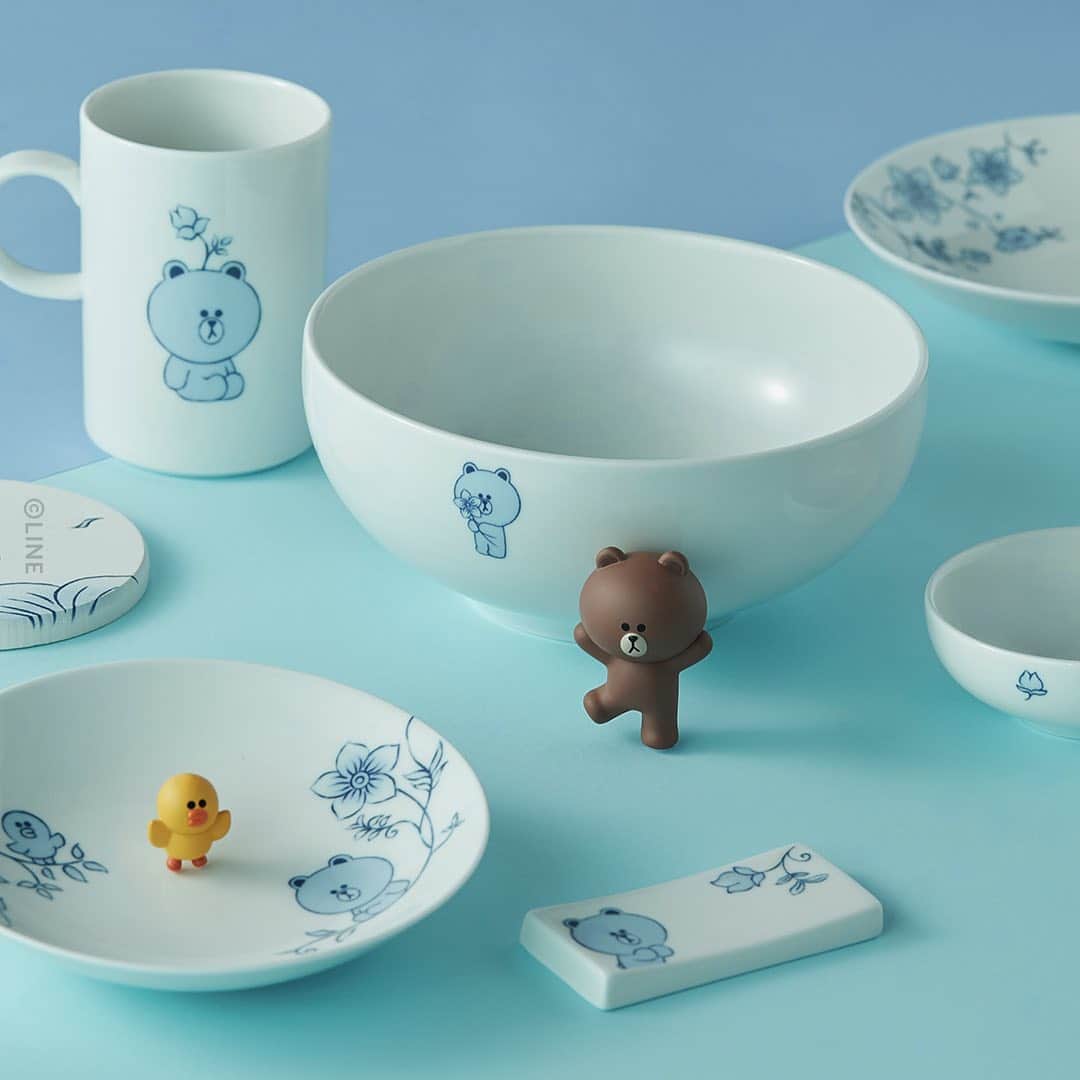 LINE FRIENDSさんのインスタグラム写真 - (LINE FRIENDSInstagram)「Beauty blooms in porcelain. BROWN & FRIENDS  KwangJuYo ⠀ Traditional porcelain maker Kwangjuyo and LINE FRIENDS join up for an elegant, special edition line up of porcelain-ware. 🍽 ⠀ KwangJuYo's signature lotus pattern 'MokBuYongMun' mingles with a specially illustrated BROWN, CONY and SALLY– a true collectors item! ⠀ Only Today at LINE FRIENDS COLLECTION For more👉Link in bio ⠀ Gift give-aways with every purchase. - One paper coaster per order (distributed randomly / BROWN or SALLY) - Due to limited stock, coaster may not be included after depletion ⠀ #KwangJuYo #Porcelain #Porcelainplate #Plate #Mug #Tray #NoodleBowlSet #Teatowel #Coaster #BROWN #CONY #SALLY #LINEFRIENDS ⠀」8月21日 10時33分 - linefriends