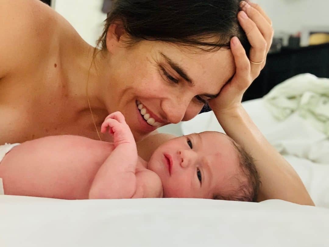 カーラ・ソウザのインスタグラム：「It’s a tough time to be a parent in the U.S. Wanting to educate our children but not put them on the frontlines of beating COVID-19... Needing support to balance work and care but not wanting to put domestic workers and care takers at risk... Staying civically engaged in physical isolation. It’s been a whirlwind few months for me as a mom of two and I have so many privileges afforded me — housing stability, income security, a loving partner.  I’m grateful that my little ones aren’t school age but as I shared a few weeks ago, to truly build an equal society we need to support families in making healthy decisions and ensure that children of all backgrounds have equitable access to safe ways of staying engaged.  Are you a parent or guardian in America right now and, if so, how are you navigating coronavirus and your young people?」