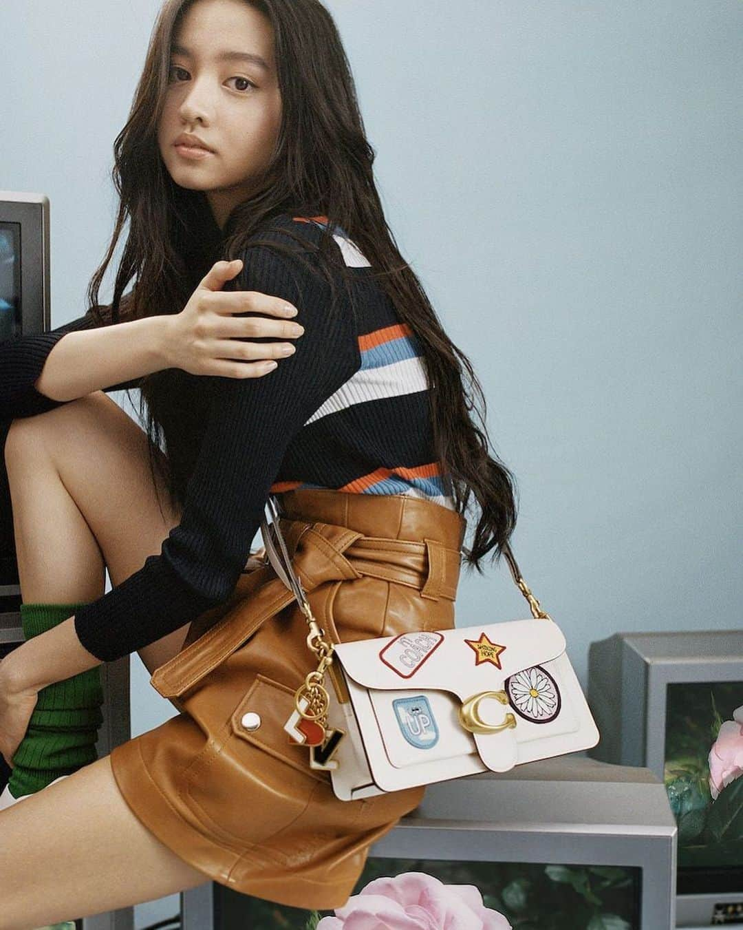 Apparel-web.comさんのインスタグラム写真 - (Apparel-web.comInstagram)「「コーチ（Coach）」が、広告モデルに起用しているKōki,とのコラボレーションコレクション「Coach x Kōki,」を  2020年8月21日（金）に日本限定発売した。「そうすれば、困難な時にも、ポジティブでオプティミスティックなマインドを保つことができると思います。私にインスピレーションを与えてくれたのが常に自分に言い聞かせている“見上げなければ空は見えない”という言葉です。なので、雲と青空で“LOOKUP” というパッチをデザインしました。もう一つ。私の本名である “MITSUKI” を漢字で表現した“光希"を 英語にした“Shining Hope”です。このバッグを持つ全ての方に勇気を与えポジティブなマインドに導くことができればと願っています」とKōkiは説明した。 詳細は　@apparelweb プロフィール　🔗Apalogメゾンニュースで。 # oachxkoki #coachNY #coach #koki #fashion #style #bag #model #コーチ #バッグ #ファッション @coach @koki」8月21日 10時42分 - apparelweb