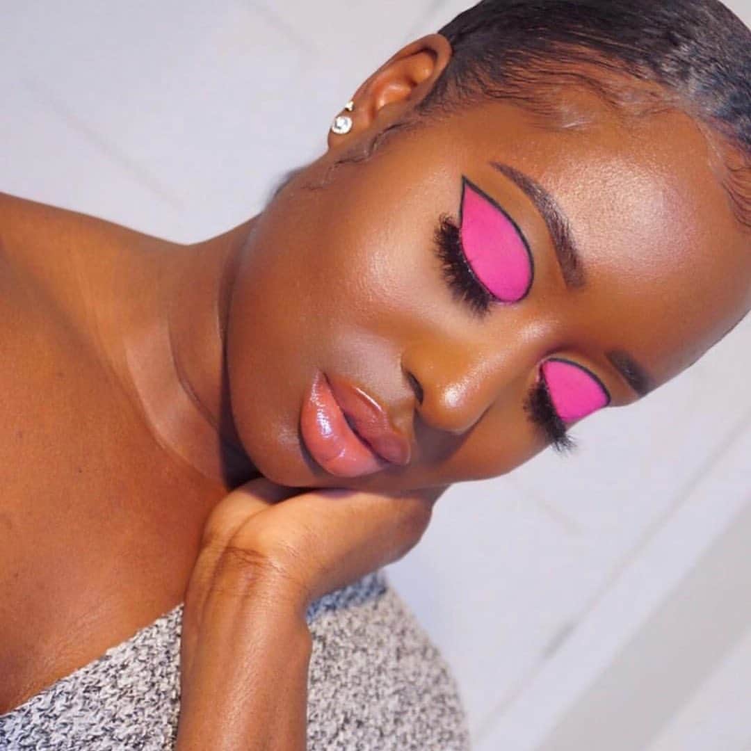 Anastasia Beverly Hillsさんのインスタグラム写真 - (Anastasia Beverly HillsInstagram)「@woodlyelan look 💓💓 stopped us in our tracks   Using Brow Wiz in shade Granite and Riviera Palette.  All set with Dewy Set for that  gorgeous glow」8月21日 10時57分 - anastasiabeverlyhills