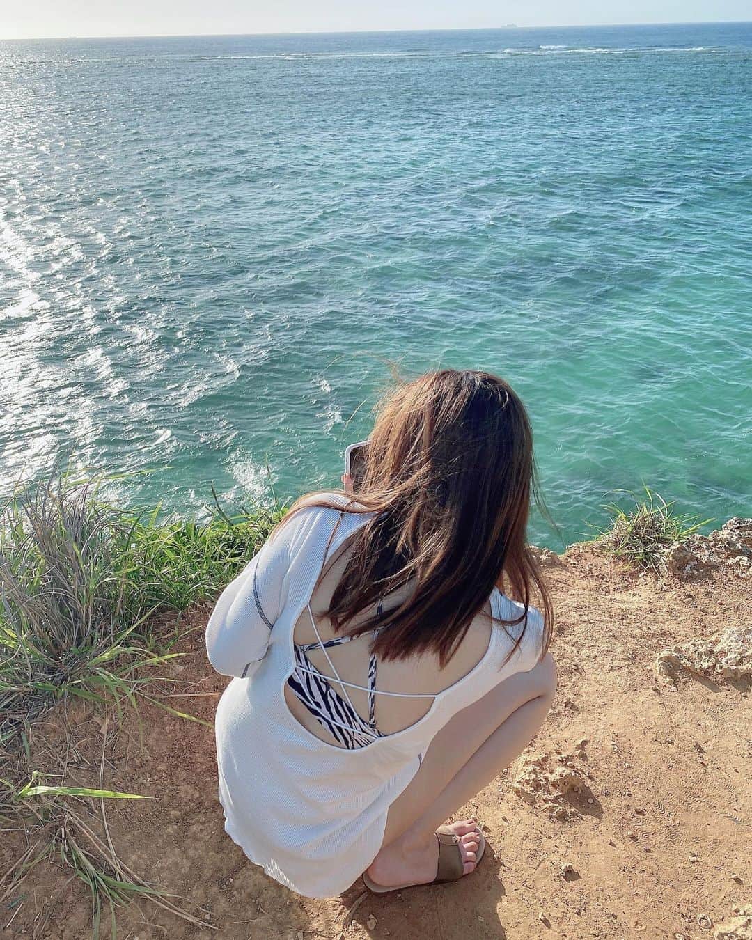 のインスタグラム：「ぜっっったいにおしちゃダメだよ？っていう背中」