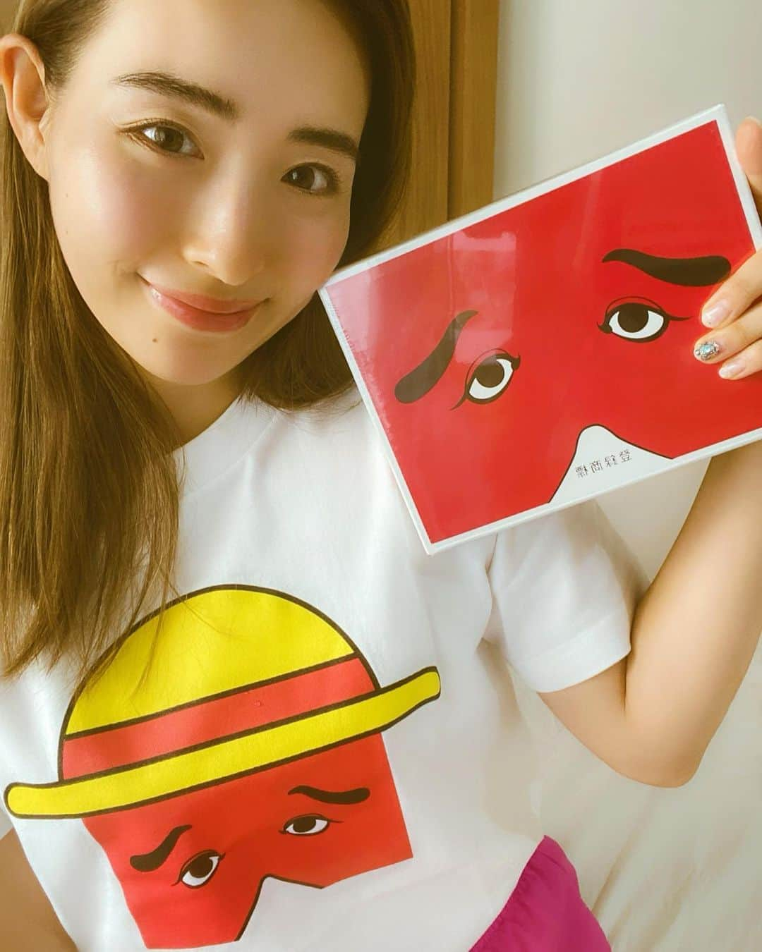 齊藤家澄さんのインスタグラム写真 - (齊藤家澄Instagram)「#ごめーん #ごめ～ん #ごめんちゃ  #(´･ω･`) #sorry #にわか  #にわか煎餅 #最近 #食べてないんやないん？ #福岡 #博多 #かわゆい #おやつ #yummy #😋  #😋😋😋  にわか煎餅たくさん買ったよー❤ おめん、たくさんくれたよー！姉さんやさい😆💓💓💓 謝りにゆく時もこのおせんぺい🧡 清にわかTシャツじゃない？ w😆😆😆💓💓💓」8月21日 11時19分 - kanchi_w