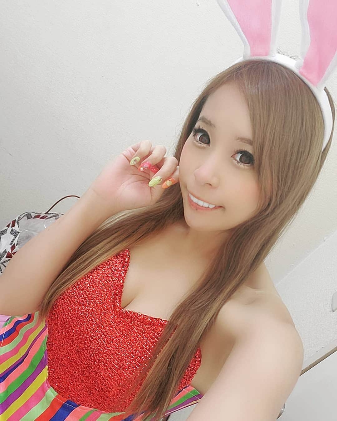 のインスタグラム：「うさぎってにんじん食べるっけ？？ にんじんきらーい🥕🥺  #ようようさん #エンタメ #アイドル #キャンギャル #イベントコンパニオン #レースクイーン #撮影会モデル #フォロワー募集中 #撮影会 #関西モデル  #Japanesegirl #followme #model #cosplay #racequeen #kawaii #instagood  #instalove #いいね返し #カメラ好きな人と繋がりたい #被写体  #バニーちゃん #バニーガール #カラフル #bunnygirl #二の腕 #ぷに #日本の活力」