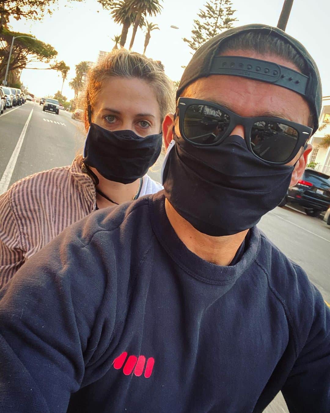 ケイシー・ネイスタットのインスタグラム：「date night and I wore my very best Star Wars sweatshirt.」