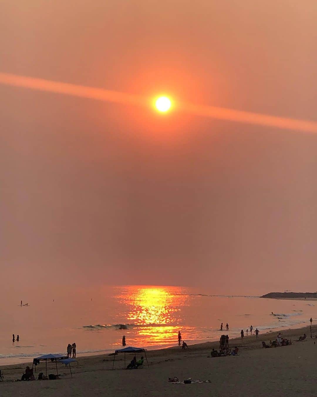 コンスタンス・ジマーのインスタグラム：「Come on baby, light my fire...if you aren’t fired up after the obvious demise of our planet both environmentally and politically then you aren’t paying attention! #vote like your life depended on it! Because IT DOES! 🔥💋❤️」