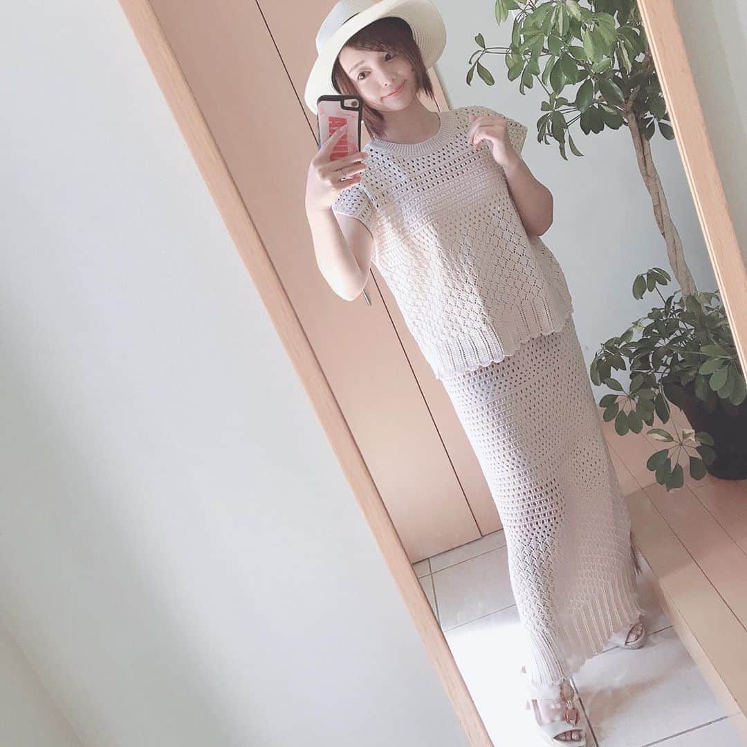 ゆうかさんのインスタグラム写真 - (ゆうかInstagram)「今日はお肌のメンテナンスで @yagbeauty_official さんに来てる💕外が暑すぎて死にそう（笑） ﻿ ﻿ レーザートーニングは良すぎて毎月必須✌️﻿ ﻿ 渋谷 YAG BEAUTY CLINIC﻿ ☏0120915959﻿ ﻿  @grl_official のセットアップわかりやすく撮れたから載せ直し❤️☺️﻿ ﻿ サンダルはほどんど👡 @vivian_collection_official ❤️﻿ ﻿ #美肌 #レーザートーニング #レーザー #美白ケア #美白 #美肌ケア #美肌効果 #YAGBEAUTY #美意識向上 #RRRマスクパック  #アラサー #アラサーママ ﻿ #ベージュコーデ #ベージュカラー #ベージュ #ベージュ族 #セットアップコーデ #セットアップ #セット #アラサーコーデ #アラサー #アラサーファッション #vivian #プチプラコーデ」8月21日 12時00分 - yuuka_japan