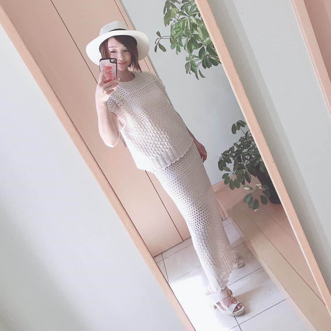 ゆうかさんのインスタグラム写真 - (ゆうかInstagram)「今日はお肌のメンテナンスで @yagbeauty_official さんに来てる💕外が暑すぎて死にそう（笑） ﻿ ﻿ レーザートーニングは良すぎて毎月必須✌️﻿ ﻿ 渋谷 YAG BEAUTY CLINIC﻿ ☏0120915959﻿ ﻿  @grl_official のセットアップわかりやすく撮れたから載せ直し❤️☺️﻿ ﻿ サンダルはほどんど👡 @vivian_collection_official ❤️﻿ ﻿ #美肌 #レーザートーニング #レーザー #美白ケア #美白 #美肌ケア #美肌効果 #YAGBEAUTY #美意識向上 #RRRマスクパック  #アラサー #アラサーママ ﻿ #ベージュコーデ #ベージュカラー #ベージュ #ベージュ族 #セットアップコーデ #セットアップ #セット #アラサーコーデ #アラサー #アラサーファッション #vivian #プチプラコーデ」8月21日 12時00分 - yuuka_japan